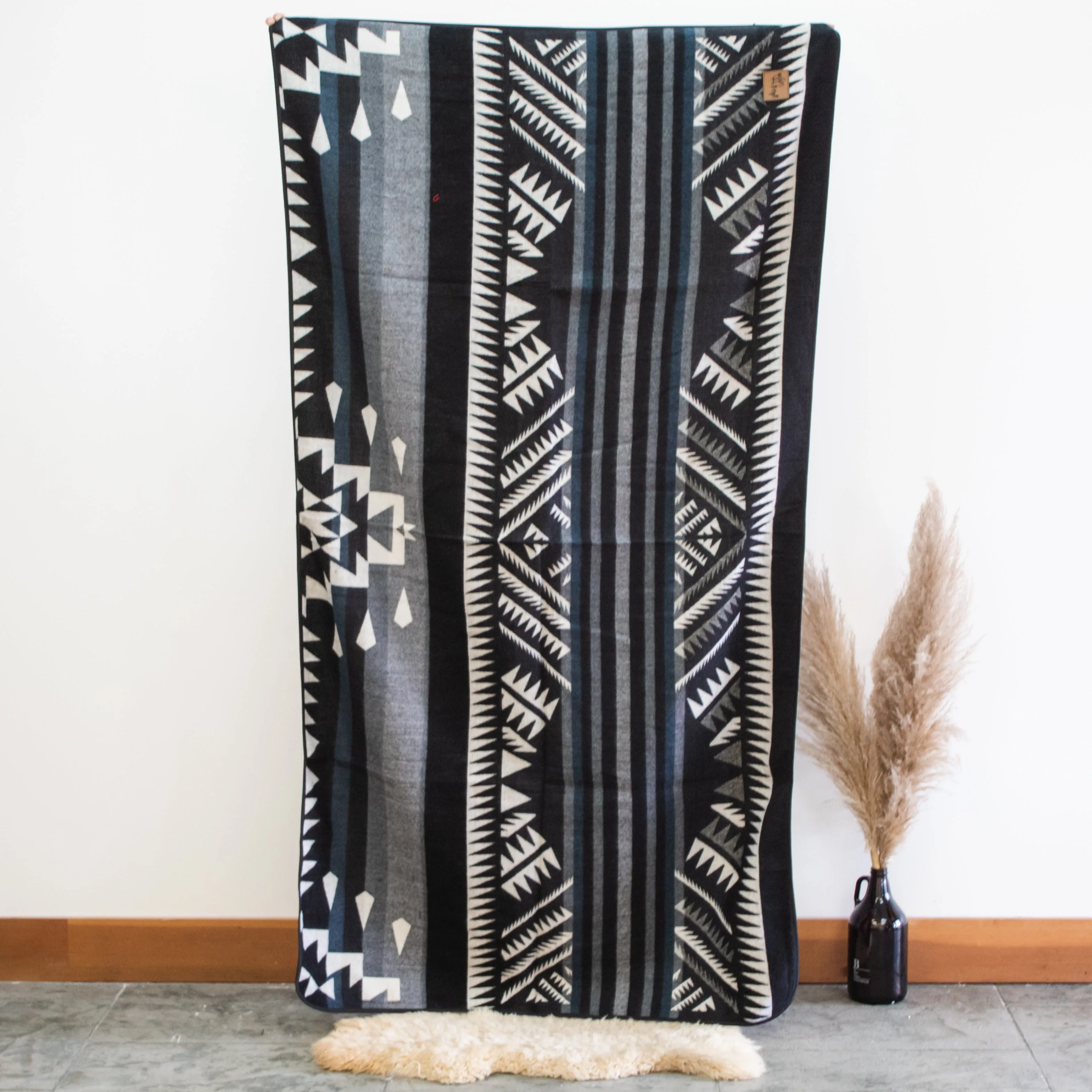 Badlands Aztec Reversible Blanket  //  Grey/Black/Slate/Cream