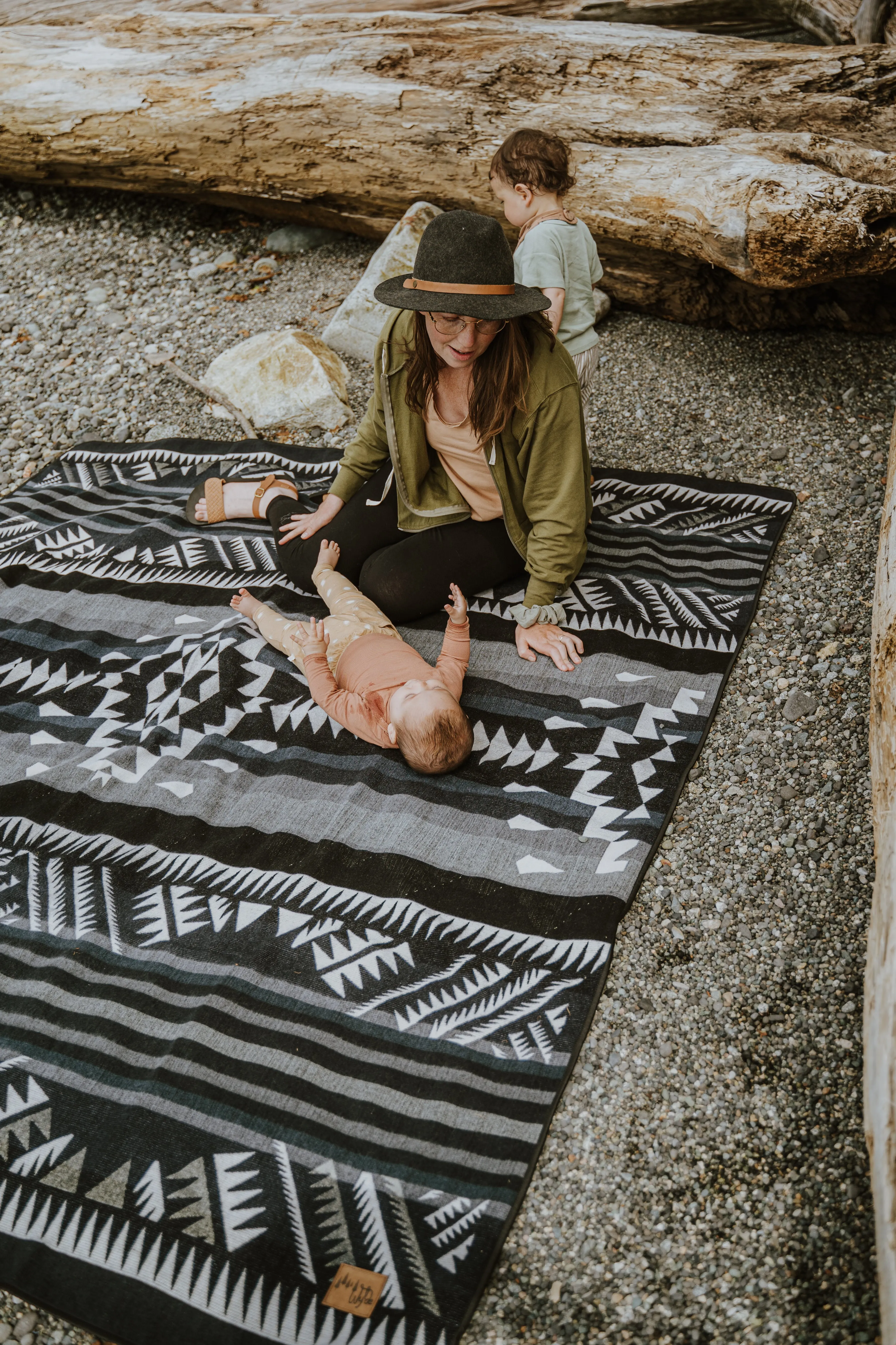Badlands Aztec Reversible Blanket  //  Grey/Black/Slate/Cream