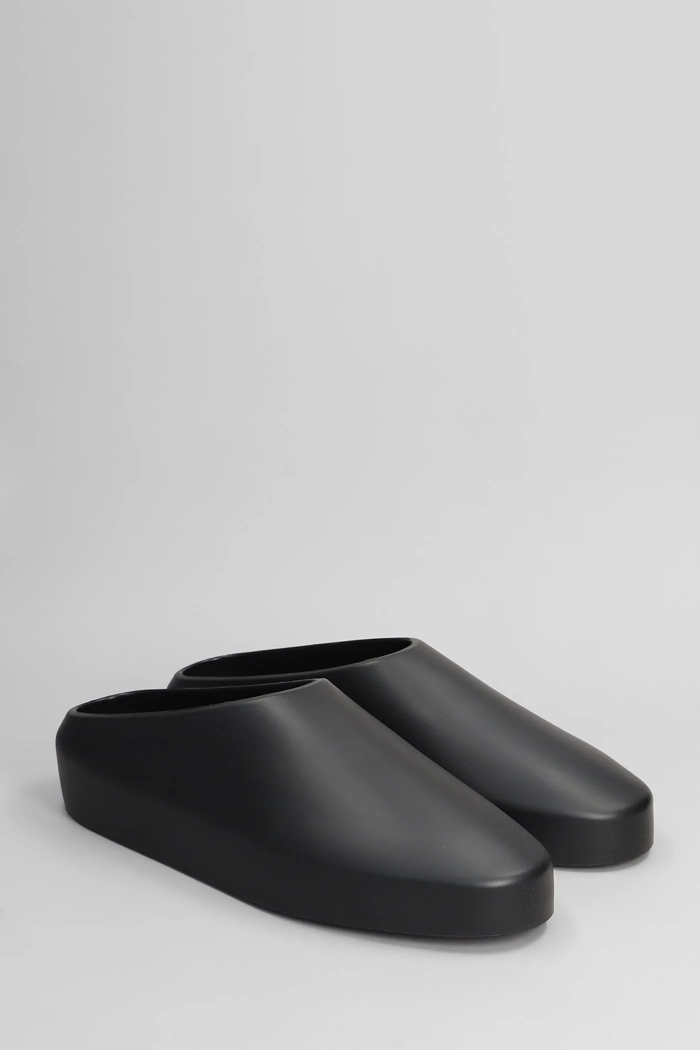 California 2.0 Slipper-Mule in black rubber/plasic