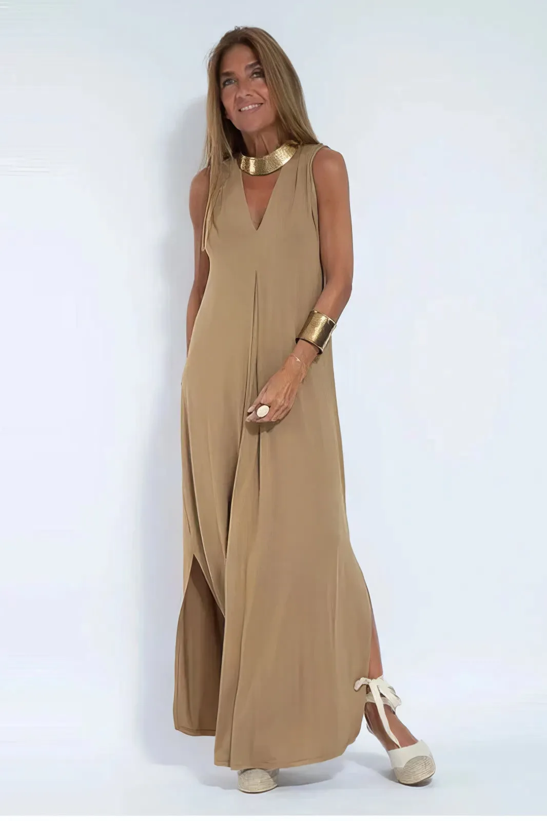 Minimalist Maxi Dress | Flowy Silhouette | Effortless Elegance