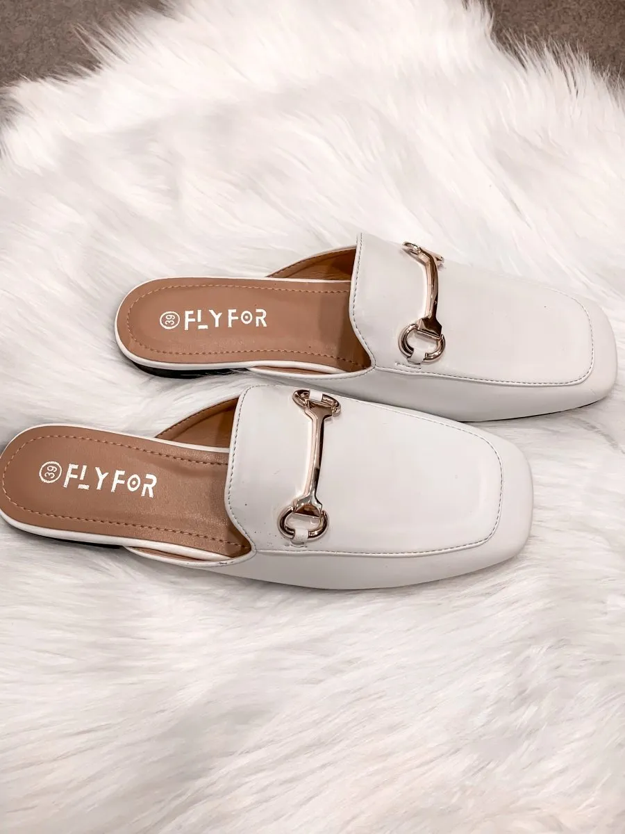 Mules bianche con morsetto
