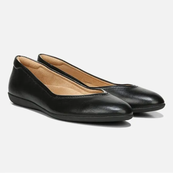 NWOB Naturalizer VIVIENNE FLAT Black leather slip on comfort size 8W (wide)
