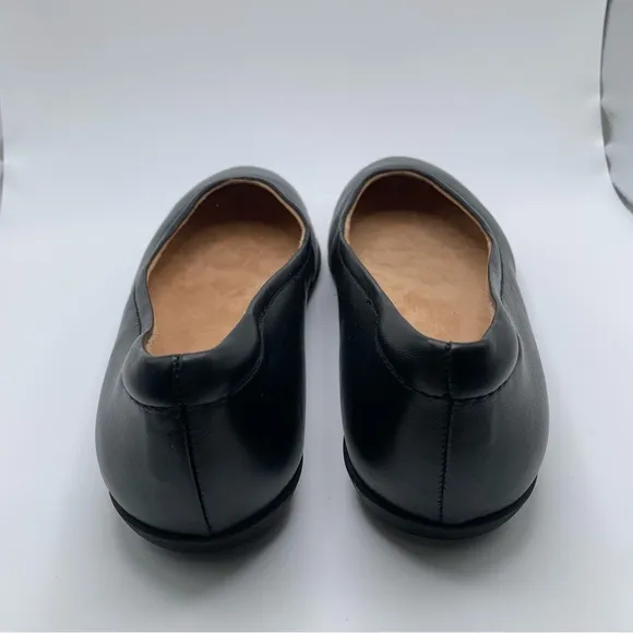 NWOB Naturalizer VIVIENNE FLAT Black leather slip on comfort size 8W (wide)