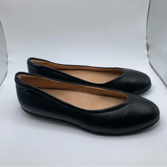 NWOB Naturalizer VIVIENNE FLAT Black leather slip on comfort size 8W (wide)
