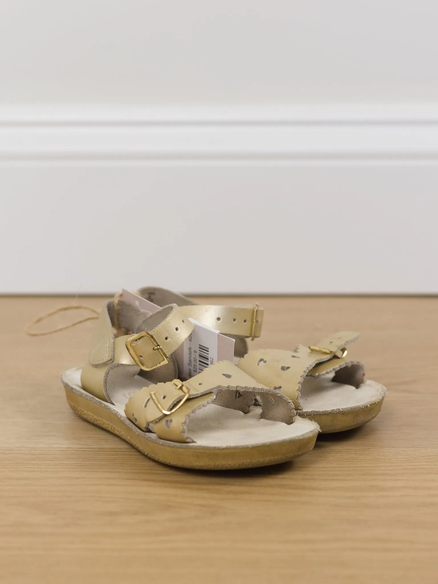 Saltwater Sandals - size 9