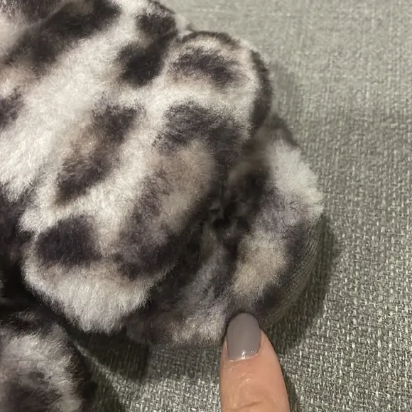 Ugg kids Fluff Yeah Slide Panther Gray Black Print Slides